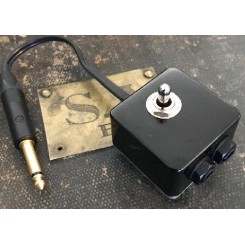 SWITCHBOX HARDCRAFT NEGRO (ADAPTADOR FUENTE DOBLE)