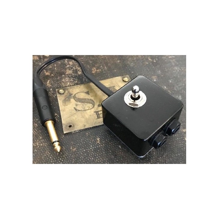SWITCHBOX HARDCRAFT NEGRO (ADAPTADOR FUENTE DOBLE)
